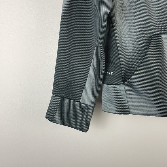 NIKE Dri-Fit Youth Big Swoosh Pullover Hoodie SZ M High neck Green/Gray/Black - Picture 3 of 12